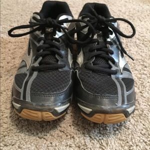 Mizuno women’s volleyball shoes size 10